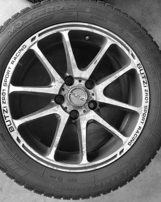 Cerchi in lega a 5 fori da 16''