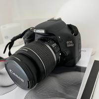 canon eos 550d con obiettivo