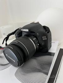 canon eos 550d con obiettivo