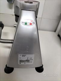 Attrezzature macelleria, mobili ufficio e automezz