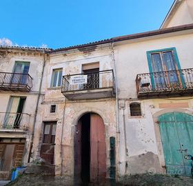 Fabbricato con terreno centro storico