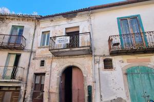 Fabbricato con terreno centro storico