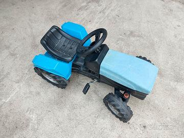 Trattore giocattolo