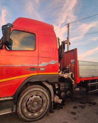 VOLVO 3 ASSI CON GRU BONFIGLIOLI 15000LS3 