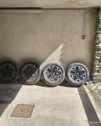 4 Cerchi in lega con gomme invernali