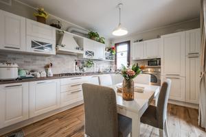 Ampia villetta con giardino e spazi luminosi