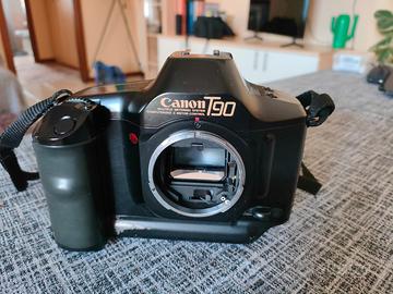 Canon T90 con obiettivi, accessori e borsa