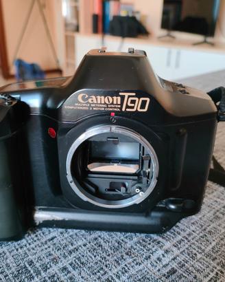 Canon T90 con obiettivi, accessori e borsa