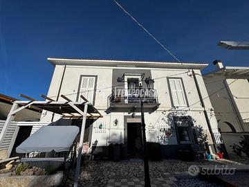 Casa indipendente a Tollo 6 locali