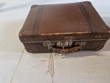 valigetta vintage in cartone