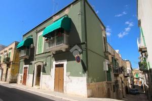 2 LOCALI A MOLFETTA