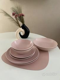 Set piatti e ciotole rosa pallido opaco