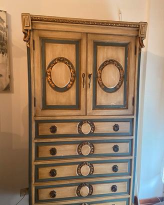 Mobile settimino con ante e cassetti decorati 