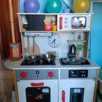 Cucina giocattolo con accessori