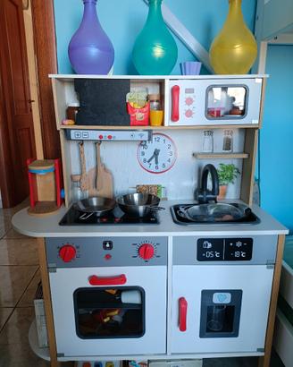 Cucina giocattolo con accessori
