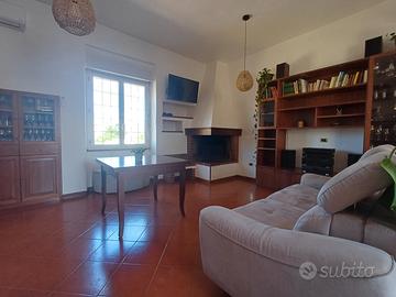 Ampio appartamento con terrazzo