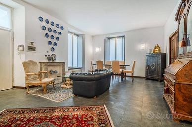 Appartamento di 250 m² con 5 locali e box auto dop