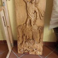 Tavola in legno scolpita