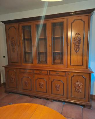 Mobile da sala vintage in legno con vetrina