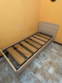 Letto con doghe in legno