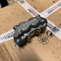 Pinza Brembo anteriore DX con pastiglie