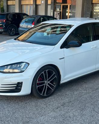 VOLKSWAGEN GOLF GTD