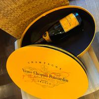 Champagne veuve cliquot con scatola