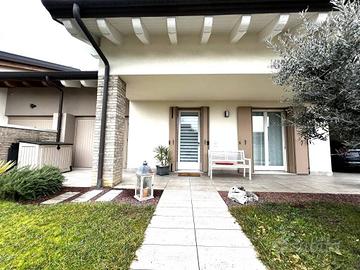 MAERNE VIA FRASSINELLI RECENTE VILLETTA CON GIARDI