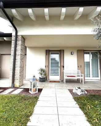 MAERNE VIA FRASSINELLI RECENTE VILLETTA CON GIARDI