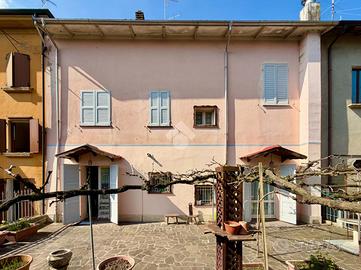 CASA SEMINDIPENDENTE A NOVELLARA