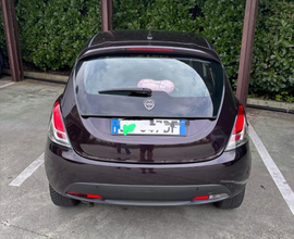 Lancia y