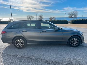 Auto Mercedes c200sw