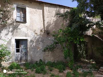 Rudere di casa indipendente a corte con giardino
