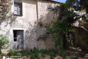 Rudere di casa indipendente a corte con giardino