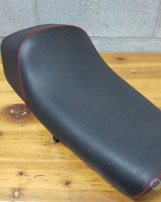 Sella per moto custom con struttura rigida