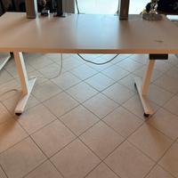 Scrivania regolabile in altezza