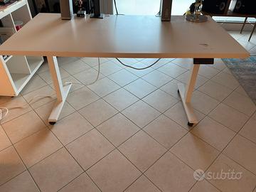 Scrivania regolabile in altezza