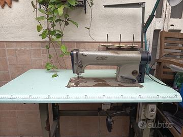 macchina da cucito industriale