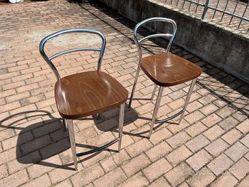 Coppia sgabelli alti legno e metallo cromato