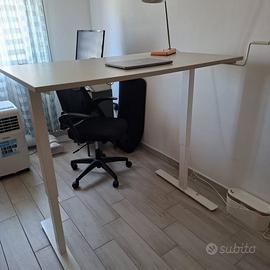 Scrivania IKEA ad altezza regolabile