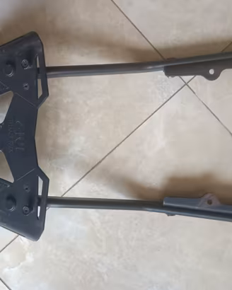 Portapacchi Kawasaki z 650 per bauletto Givi/Kappa