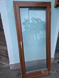 porta finestra bassa in  legno 