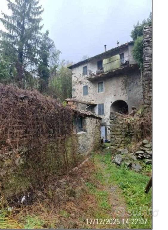 Immobile in asta di 291 m² con più di 5 locali a F - Vista 4