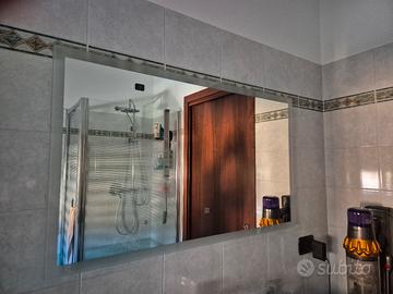 Specchio da bagno con  Bluetooth