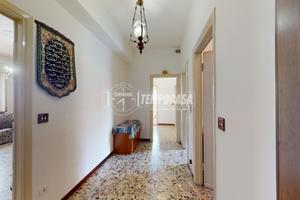 AMPIO TRE LOCALI IN CONTESTO BEN TENUTO