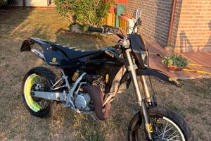 MOTO 125 HUSQUARNA