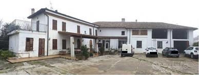 Immobile in asta di 719 m² con più di 5 locali a C