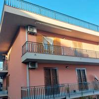 Aci trezza: ampio 3 vani con p.auto (a reddito)