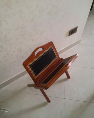 Elegante portariviste in legno