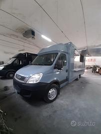 Autonegozio paninoteca ambulante food truck